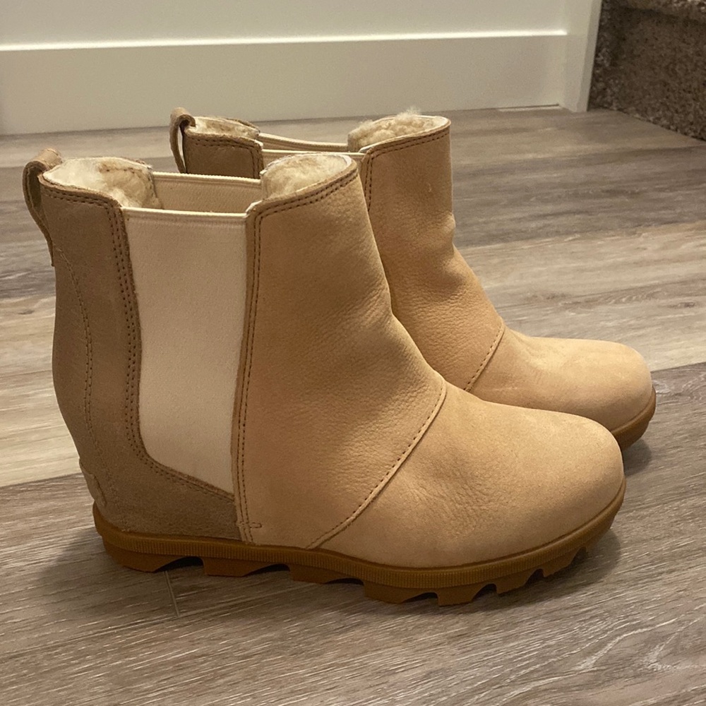 NWOT Sorel Leather Tan Wedge Boots Size 8.5